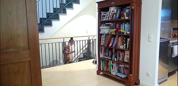 Schlanke deutsche MILF Stella blank durch die ganze Wohnung gefickt